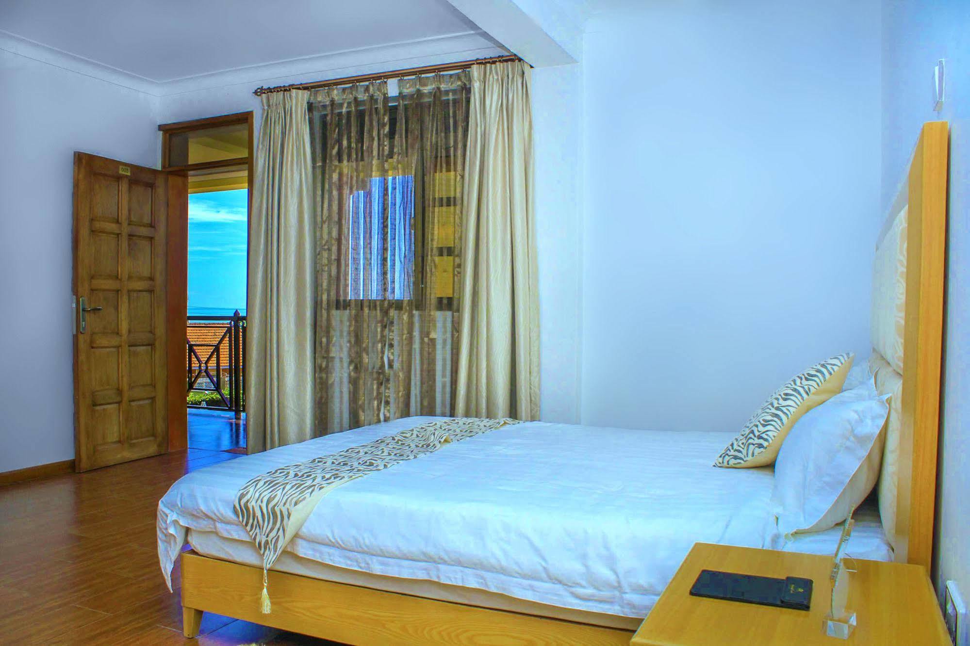 Rosemary Courts Bed & Breakfast Entebbe Exterior photo